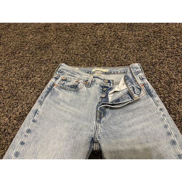 Levis Premium Wedgie Straight Jeans Womens 25x26 Light Wash Button Fly - Picture 3 of 5